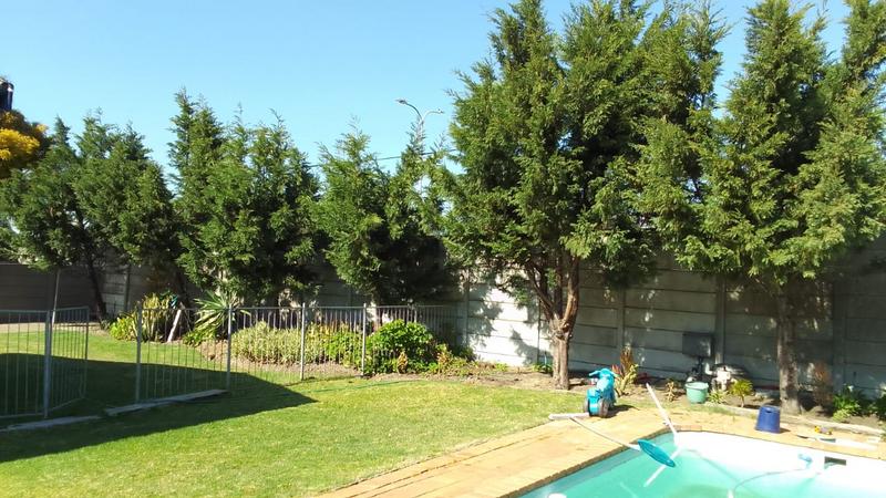 3 Bedroom Property for Sale in Oakglen Western Cape